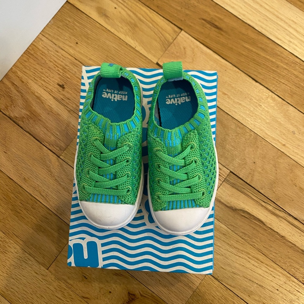 Native toddler size 6 shoe